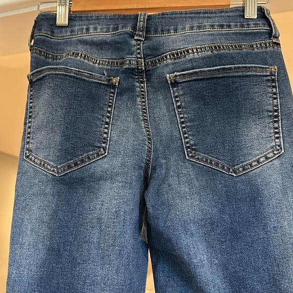 Like new bootcut low rise. Size 3/ 26 regular - Picture 5 of 6